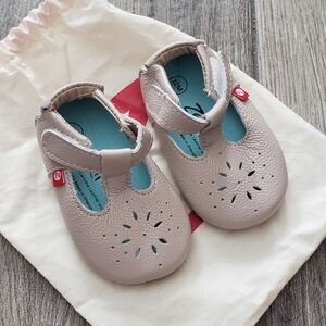 Zutano NWT 12 months dusty rose leather shoes with eyelet detail